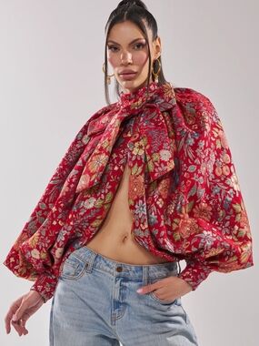 AKIRA | ETHEREAL FLORAL PUFF SLEEVE BROCADE TOP